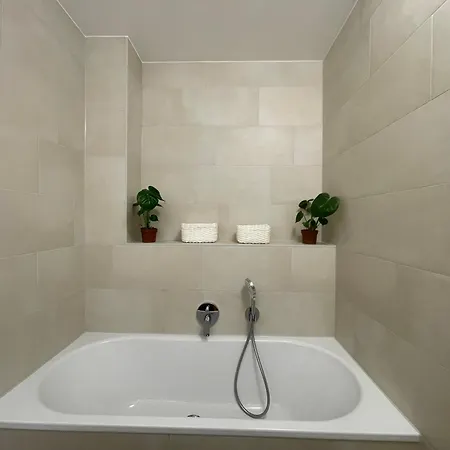 Apartment Grosszuegiges Designer Schoenefeld